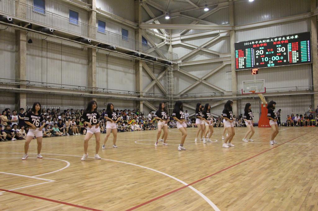 酷飛籃球社啦啦隊表演
